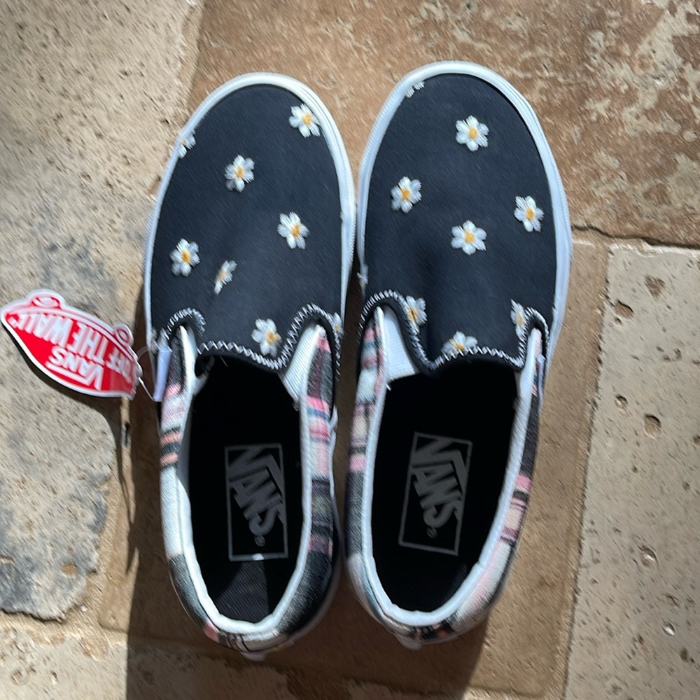 Cute girls vans. Flower and plaid print.
